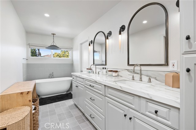 Detail Gallery Image 9 of 22 For 285 Sierks Street, Costa Mesa,  CA 92627 - 5 Beds | 3 Baths