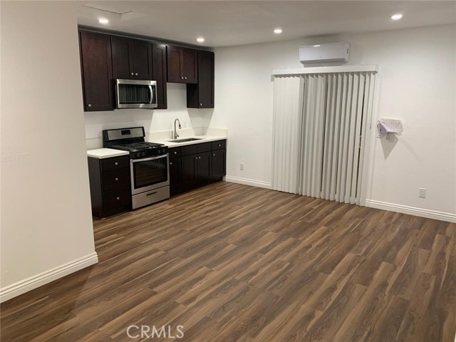 1057 circle city dr Circle, Corona CA: https://media.crmls.org/medias/2f007343-7f49-4461-bef9-da1d70c87bd2.jpg