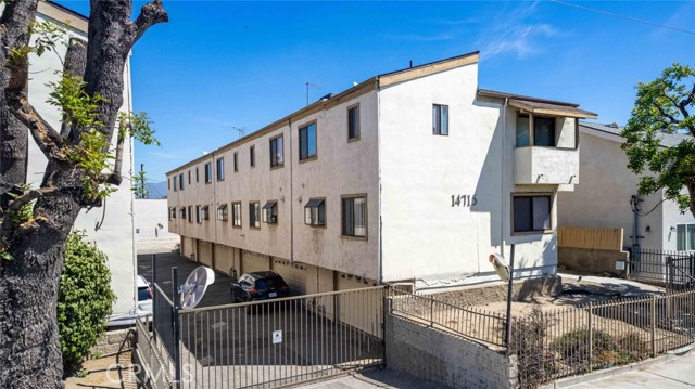 14715 Saticoy Street, Van Nuys CA: https://media.crmls.org/medias/2f007f90-fa2d-4fce-a2e1-f3ace4abc649.jpg