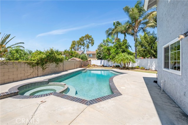 7 Hancock, Irvine CA: https://media.crmls.org/medias/2f009cd7-b312-40df-a79d-ca5c3e154a78.jpg