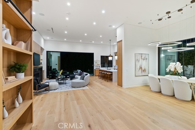 5727 Cahill Avenue, Tarzana CA: https://media.crmls.org/medias/2f00dbe4-3473-4ae7-96f7-d8413998a2d0.jpg
