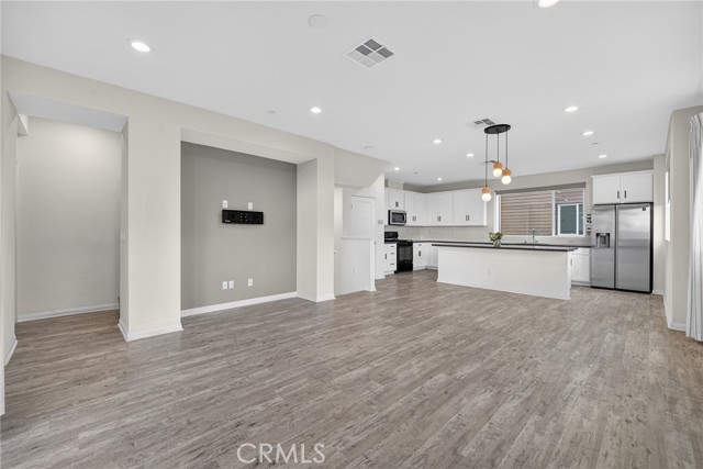 Detail Gallery Image 2 of 55 For 8405 N Fusion, Northridge,  CA 91325 - 4 Beds | 4 Baths