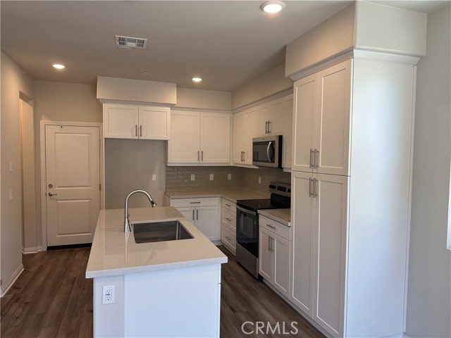 409 Verna Street, Upland CA: https://media.crmls.org/medias/2f01367f-7d91-49a5-9fa1-1372c9663069.jpg