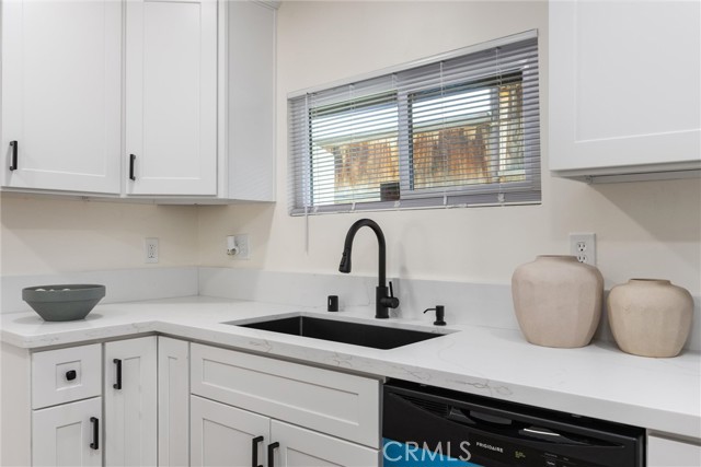 326 Water Street, Bakersfield CA: https://media.crmls.org/medias/2f013fb6-9ecf-48d4-902d-566890f4f2b7.jpg