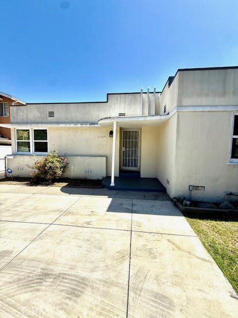 11300 Emelita Street, North Hollywood CA: https://media.crmls.org/medias/2f0145af-ab98-497e-b9bc-2881121525f9.jpg