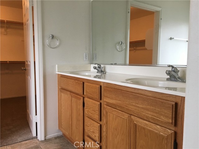 1911 Cefalu Court, Riverside CA: https://media.crmls.org/medias/2f01632d-b053-41ef-8f49-21930c02d285.jpg