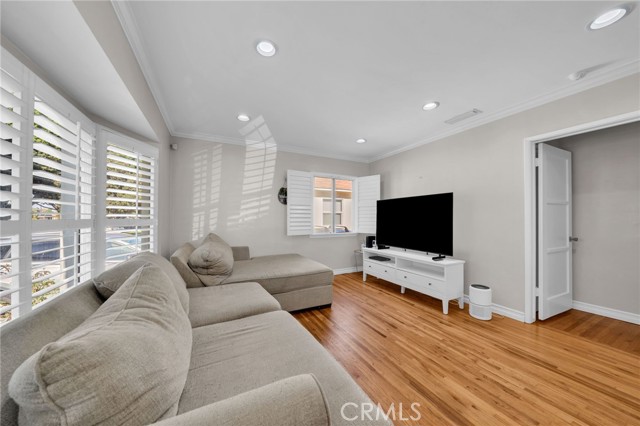 5514 Bellflower Blvd, Lakewood CA: https://media.crmls.org/medias/2f01afc7-3337-4de8-a7c0-e3d06e3ce2a8.jpg