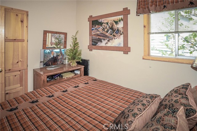 Detail Gallery Image 17 of 34 For 41490 Comstock Ln, Big Bear Lake,  CA 92315 - 3 Beds | 2 Baths