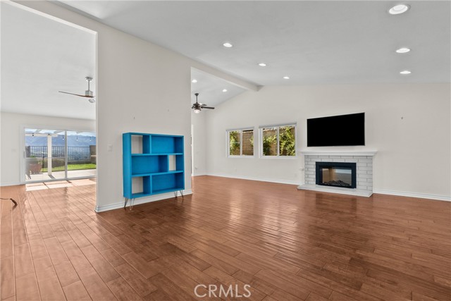 Detail Gallery Image 7 of 40 For 17050 Canvas, Canyon Country,  CA 91387 - 4 Beds | 2 Baths