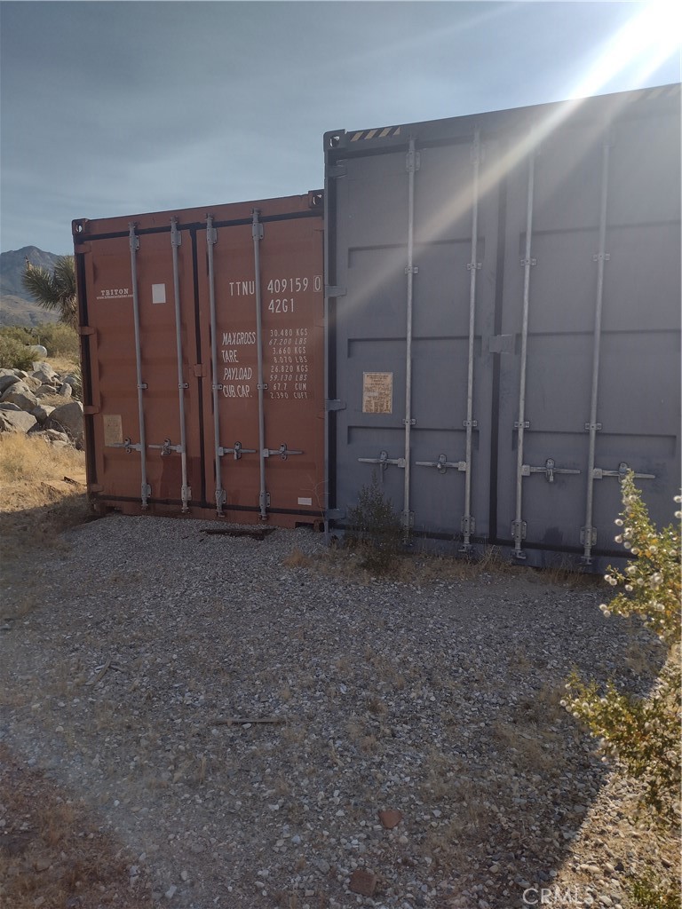 https://media.crmls.org/medias/2f042b59-6da5-44e9-8304-be2636708d5c.jpg?preset=X-Large
