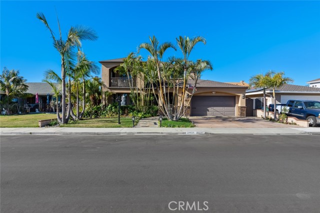 21131 Greenboro Lane, Huntington Beach CA: https://media.crmls.org/medias/2f048a20-868f-4c5e-b678-58f08bc43f67.jpg