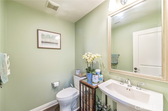 Image 42 of 66 For 220 Barnes  