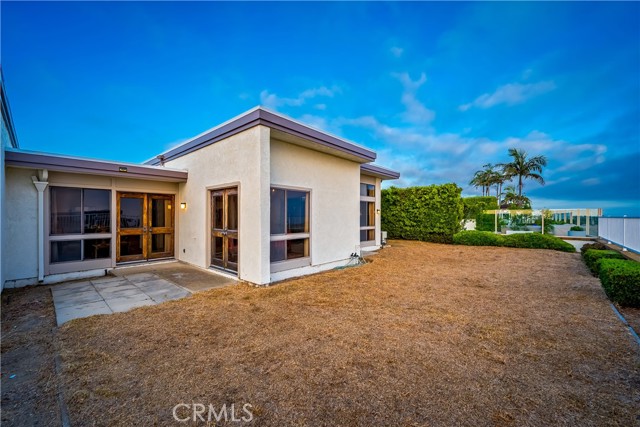 21 Beachcomber Drive, Corona del Mar CA: https://media.crmls.org/medias/2f052703-83c0-4738-a36d-1d0f4b6544ee.jpg