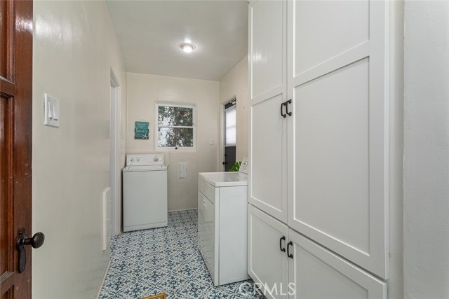 130 Claremont Avenue, Long Beach CA: https://media.crmls.org/medias/2f058f47-d016-45dc-9752-cdc77bebbf05.jpg