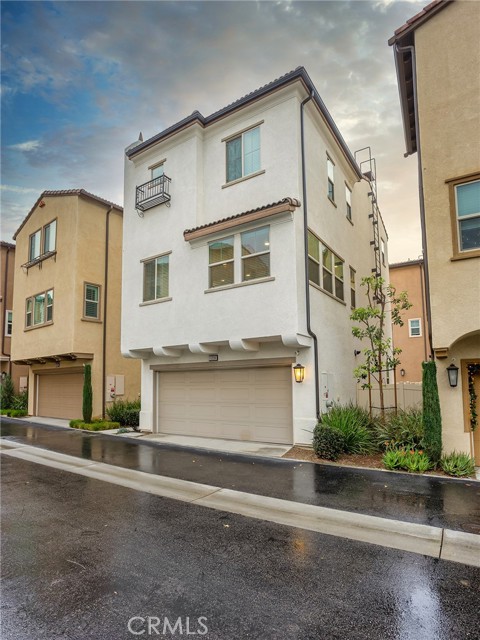 Detail Gallery Image 2 of 53 For 11238 N Mission Heights Dr, –,  CA 91345 - 3 Beds | 3 Baths