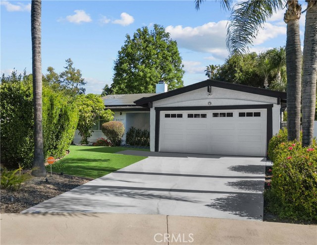 22041 Kinzie Street, Chatsworth CA: https://media.crmls.org/medias/2f0613a5-2218-41b9-beee-5899d09b1080.jpg