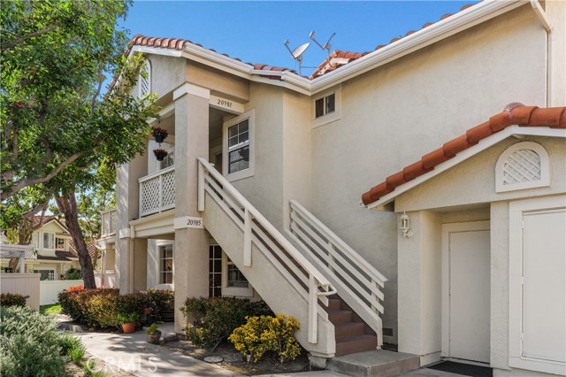 20981 Oakville, Lake Forest CA: https://media.crmls.org/medias/2f06bd6b-2c0f-4b1b-a940-904c18c098da.jpg