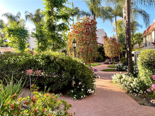 Detail Gallery Image 2 of 24 For 22271 Erwin St, Woodland Hills,  CA 91367 - 3 Beds | 2/1 Baths
