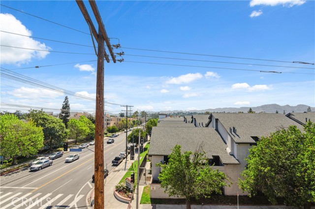 8710 Independence Avenue, Canoga Park CA: https://media.crmls.org/medias/2f087d68-2129-4733-9bc5-ec5696ec0b66.jpg