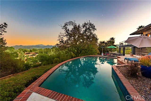 976 Ranch House, Westlake Village CA: https://media.crmls.org/medias/2f08e4d3-1f6a-4228-aa9a-5b0ecab52c26.jpg