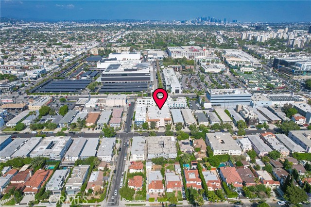 104 S Hayworth Avenue, Los Angeles CA: https://media.crmls.org/medias/2f095ca1-9004-46f0-bf1e-f06583b6a5b5.jpg