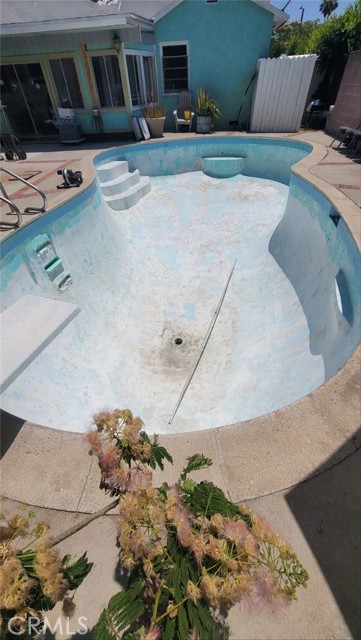 13915 Garber Street, Arleta CA: https://media.crmls.org/medias/2f09b349-25b4-42d5-9e56-cd7eff10bf47.jpg