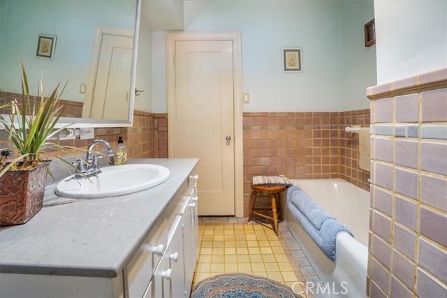 2270 E Orange Grove Boulevard, Pasadena CA: https://media.crmls.org/medias/2f0a416d-47e1-42c9-ac34-c83ba3656632.jpg