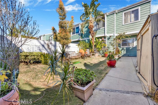 Detail Gallery Image 4 of 31 For 14141 Polk St #1,  Sylmar,  CA 91342 - 3 Beds | 1/1 Baths