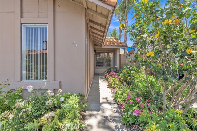 Detail Gallery Image 2 of 23 For 45 Orchard, Irvine,  CA 92618 - 2 Beds | 2 Baths