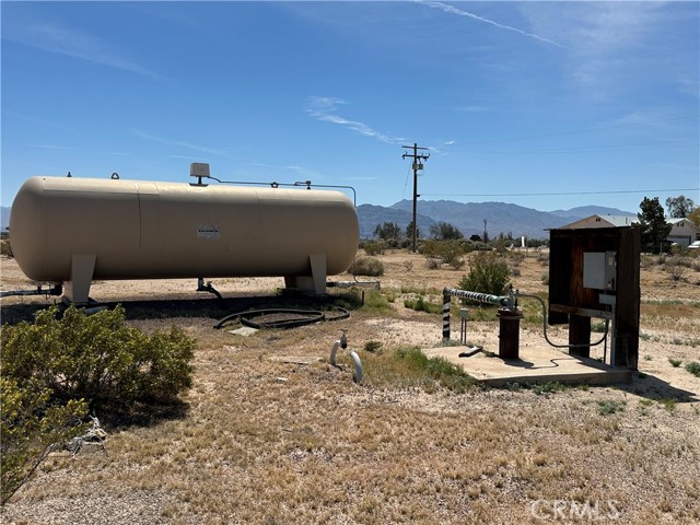 Detail Gallery Image 16 of 23 For 46363 Valley Center a, B,  Newberry Springs,  CA 92365 - 5 Beds | 3 Baths