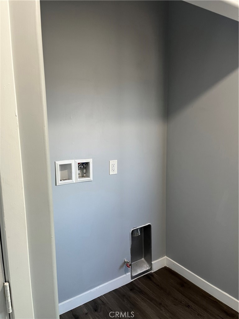 https://media.crmls.org/medias/2f0d91e8-8cb1-4f97-8318-e5be0b2100a6.jpg?preset=X-Large