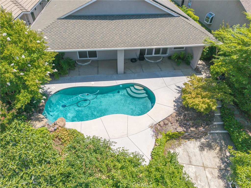 https://media.crmls.org/medias/2f0d9b35-326d-4de8-93dc-f9b8ef3620d1.jpg?preset=X-Large