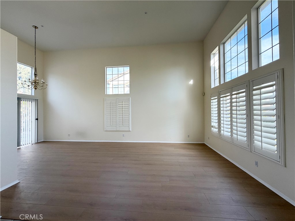 MLS #WS25278481 image #3