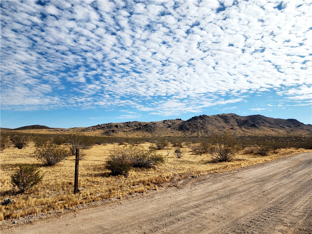 Detail Gallery Image 2 of 3 For 0 Morro Rd, Apple Valley,  CA 92307 - – Beds | – Baths