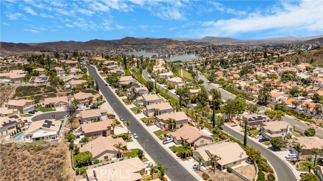 33 Corte Rivera, Lake Elsinore CA: https://media.crmls.org/medias/2f0e5ae0-0100-403b-b54b-33f87bc0e150.jpg
