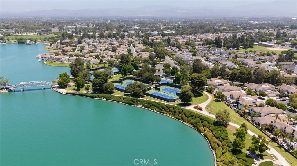https://media.crmls.org/medias/2f0eb591-501f-42e2-afc6-ea9244a0c846.jpg?preset=X-Large
