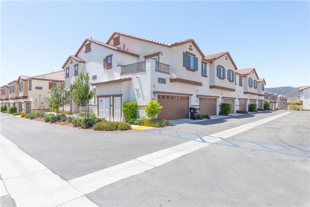 24125 Tuscany Avenue, Murrieta CA: https://media.crmls.org/medias/2f0ee9f7-8ef1-48af-8eb6-083ee0895703.jpg
