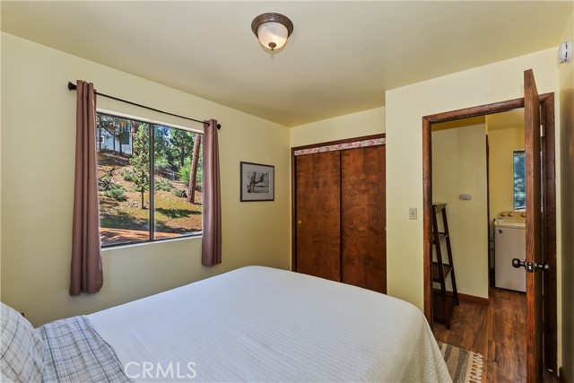 320 W Aeroplane Boulevard, Big Bear City CA: https://media.crmls.org/medias/2f0f5994-331b-45d0-84de-7578ee0d0c62.jpg
