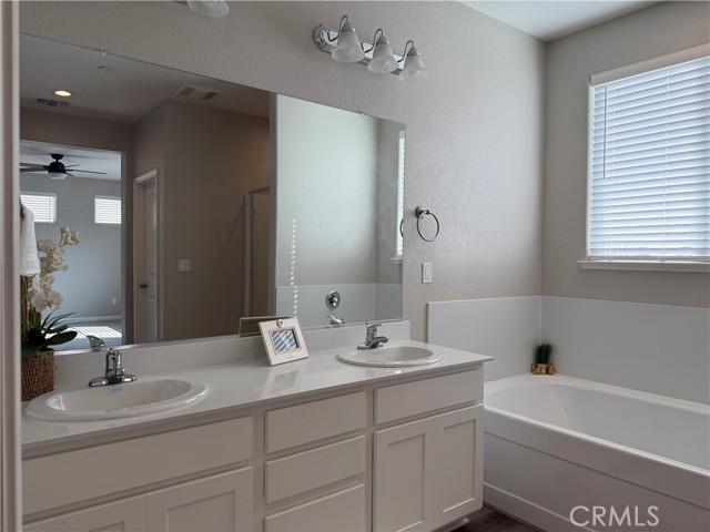 Detail Gallery Image 3 of 13 For 826 Courtney Ct, Merced,  CA 95348 - 4 Beds | 3 Baths