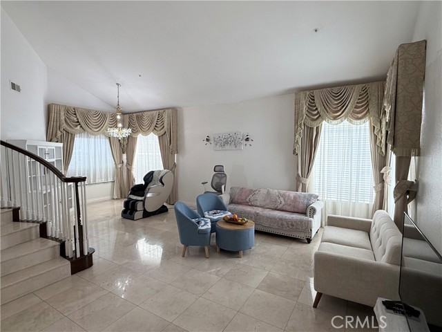 Detail Gallery Image 3 of 26 For 7919 San Pedro St, Fontana,  CA 92336 - 5 Beds | 3 Baths