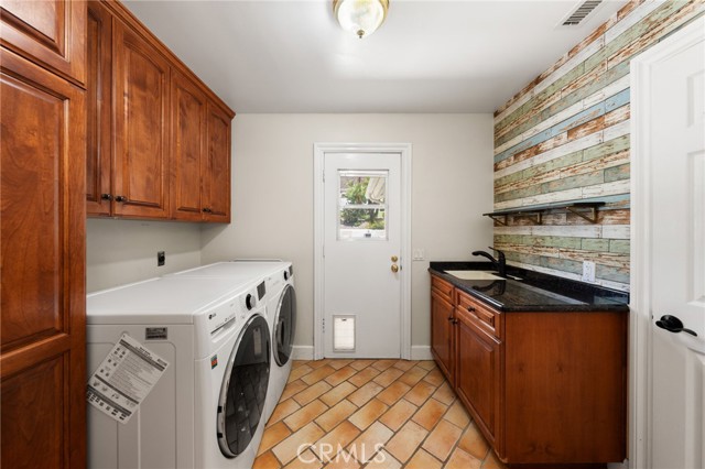 2525 Jonquil Drive, Upland CA: https://media.crmls.org/medias/2f0fdf71-cb28-453b-b43e-c3e489558f96.jpg