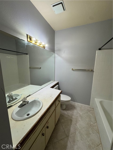 Detail Gallery Image 12 of 20 For 2538 W Macarthur #E,  Santa Ana,  CA 92704 - 2 Beds | 2 Baths