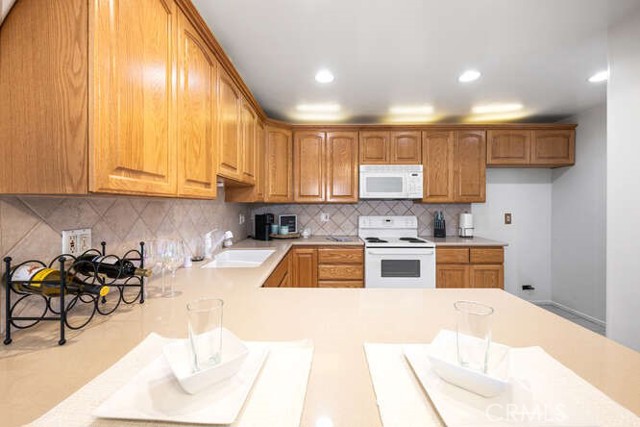 12300 Montecito Road, Seal Beach CA: https://media.crmls.org/medias/2f102f15-0a19-4f05-aa60-62139d9572fc.jpg