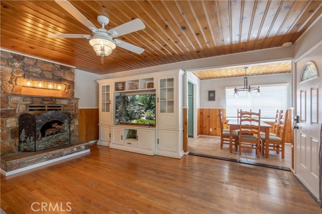 42668 Sonoma Drive, Big Bear Lake CA: https://media.crmls.org/medias/2f103b29-7f1d-4dfa-a684-79cc2e883b64.jpg