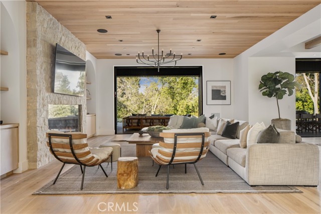 Detail Gallery Image 13 of 41 For 24341 Rolling View Rd, Hidden Hills,  CA 91302 - 7 Beds | 9/2 Baths