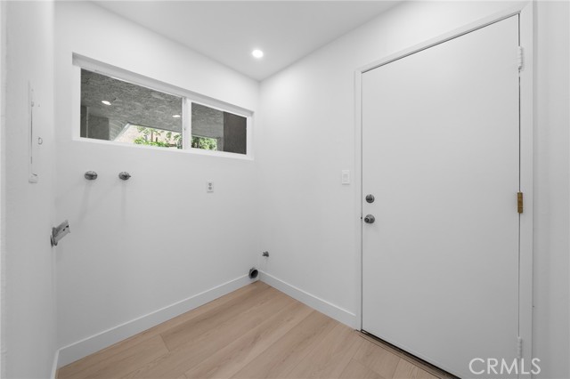 19735 Blythe Street, Winnetka CA: https://media.crmls.org/medias/2f11a67a-fbd0-4caf-9fa4-13d370158121.jpg