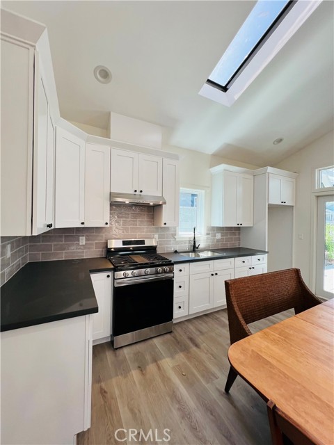 Detail Gallery Image 4 of 14 For 146 E Cherry Ave #1,  Monrovia,  CA 91016 - 2 Beds | 2 Baths