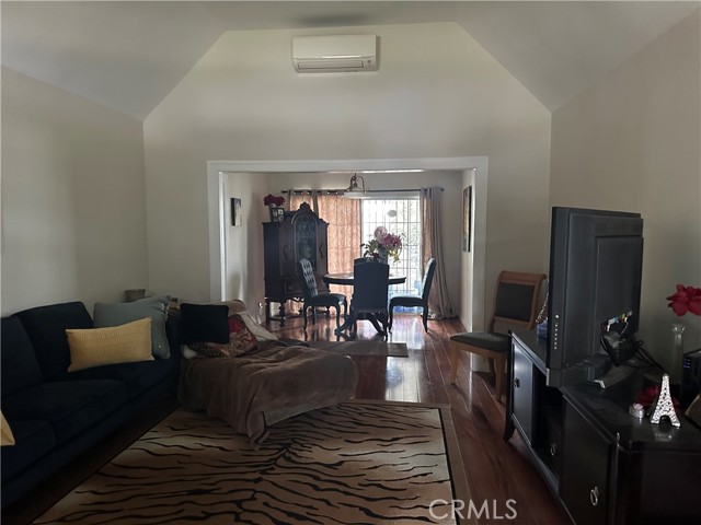 Detail Gallery Image 4 of 14 For 5612 Rimpau Blvd, Windsor Hills,  CA 90043 - 2 Beds | 2 Baths