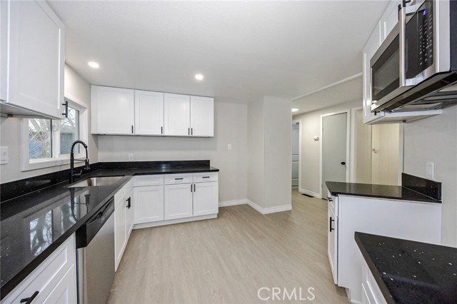 Detail Gallery Image 11 of 23 For 1350 San Bernardino Rd #187,  Upland,  CA 91786 - 3 Beds | 4 Baths