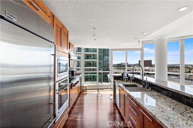3141 Michelson Drive, Irvine CA: https://media.crmls.org/medias/2f147c56-76c0-4d36-b3b2-b567e2e18c83.jpg